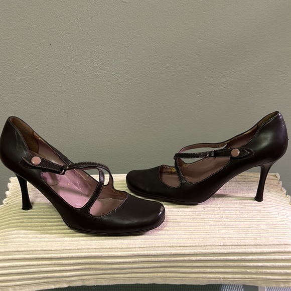Nine West brown leather strap pump - Picture 2 of 5